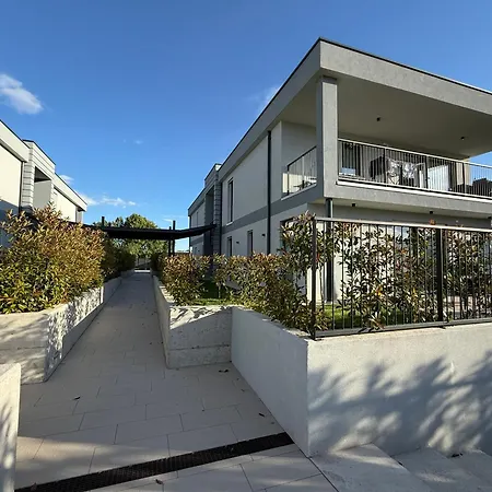 Casa Schoeni - Exklusive Mit Poolblick In