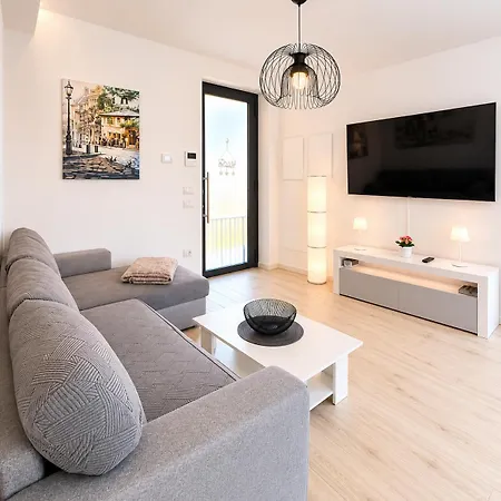 Casa Schoeni - Exklusive Mit Poolblick In Lejlighed *