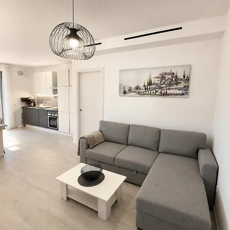 Casa Schoeni - Exklusive Mit Poolblick In